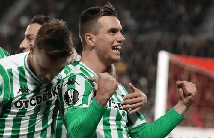 包含里程碑夜！费耶诺德回应争议，荷甲今晚刷纪录，目标明确，阵容厚度经受考验的词条-尊龙网页版