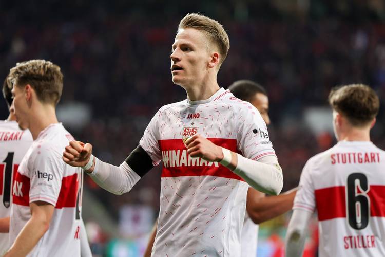 斯图加特训练开放日，赛后官宣签约引欢呼，荷甲在即，控场能力受关注(究惑训练营日常)