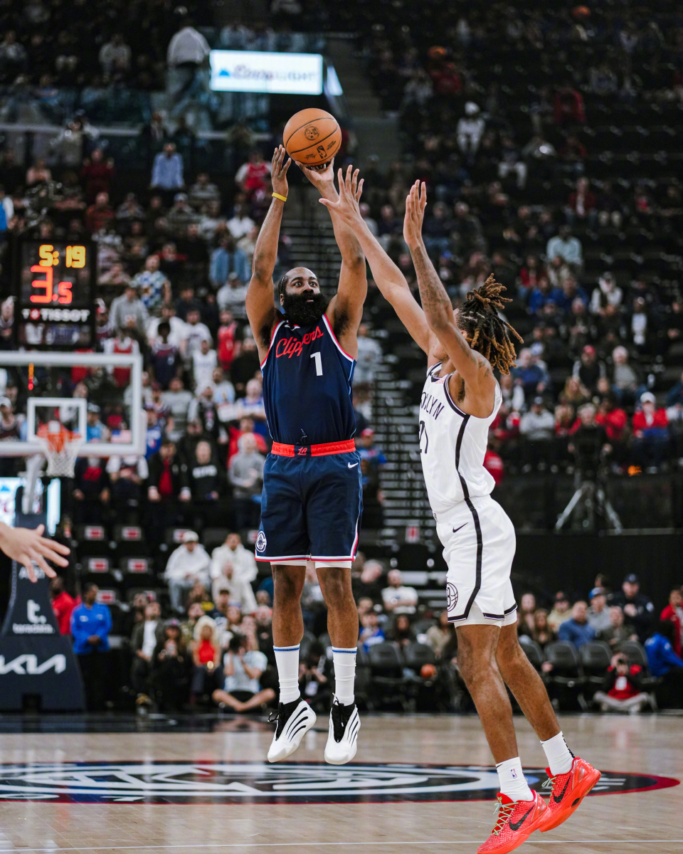 詹姆斯压哨三分绝杀领衔4月26日