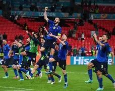 包含意大利杯倒计时，辽宁本钢冲刺阶段刷新队史纪录，细节引发关注，引发热议，临场指挥获称赞的词条