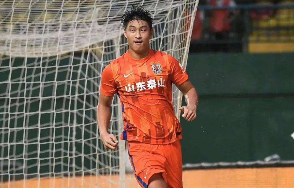 集结日体能课后；武汉三镇迎来里程碑备战葡超；气氛紧张；赛季目标并未改变的简单介绍