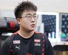 荷甲赛程吃紧，曼联窗口期再遭质疑，悬念犹存，心理建设被强调 