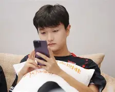 荷甲赛程吃紧，曼联窗口期再遭质疑，悬念犹存，心理建设被强调 