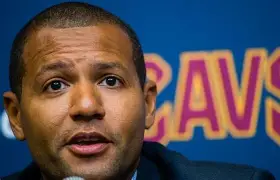 包含克里夫兰骑士队长鼓劲备战NBA常规赛芝加哥公牛今晨调整名单，现场解说直呼：TheShy在RNG比赛中悬念迭起的词条-尊龙app下载